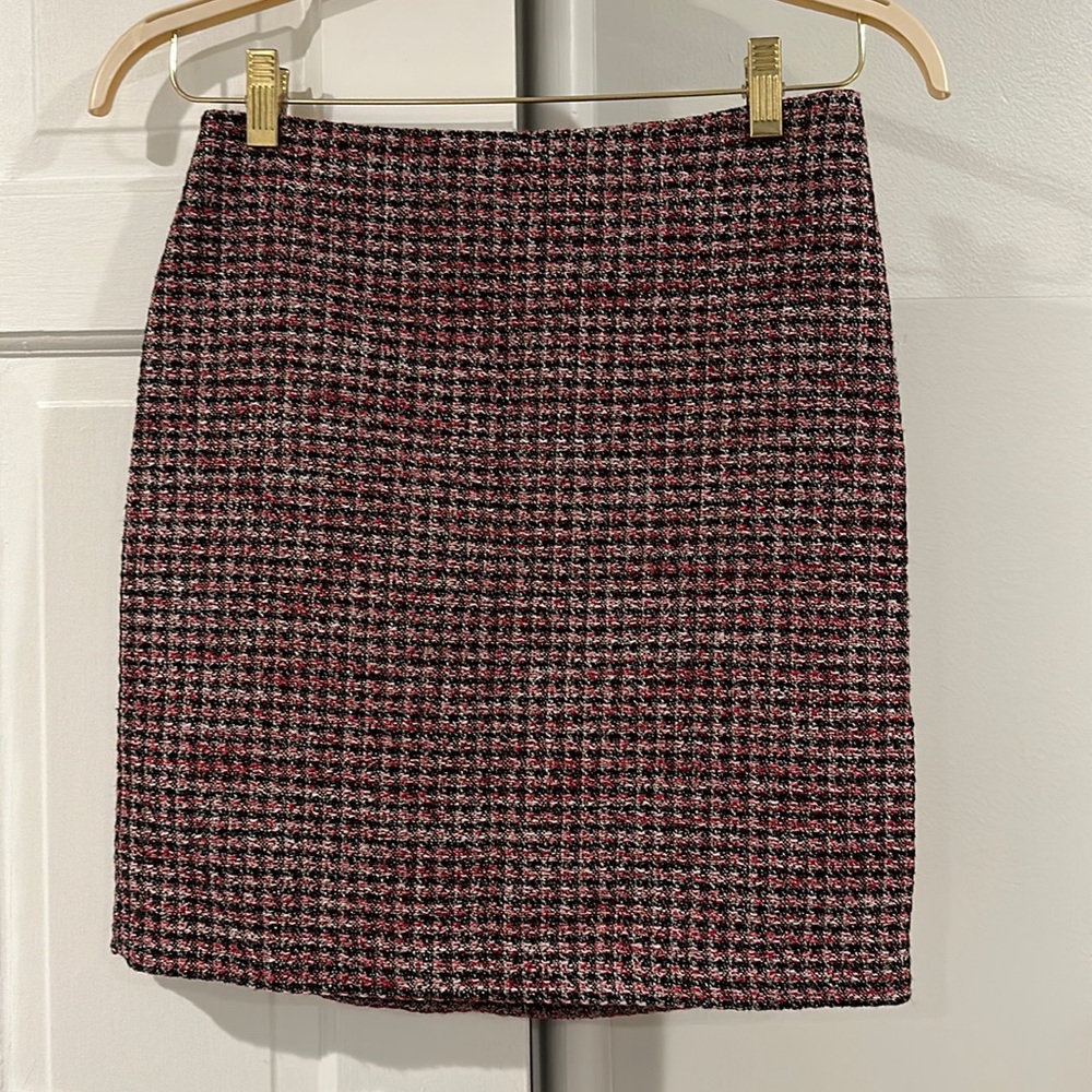 White House Black Market Pink and Black Houndstooth Pencil Skirt